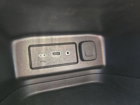 Used 2024 Chevrolet Equinox LT w/ Driver Convenience Package AWD/4WD image 59