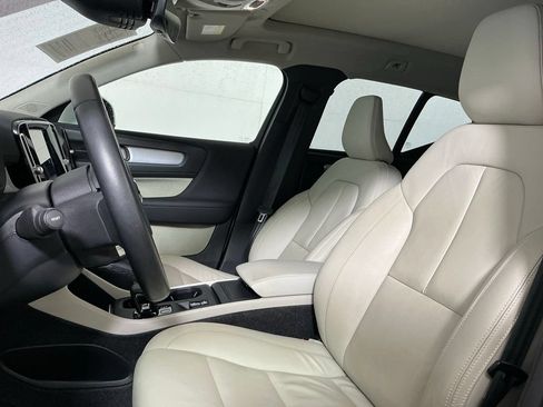 Used 2022 Volvo XC40 T5 Momentum w/ Premium Package AWD/4WD image 22