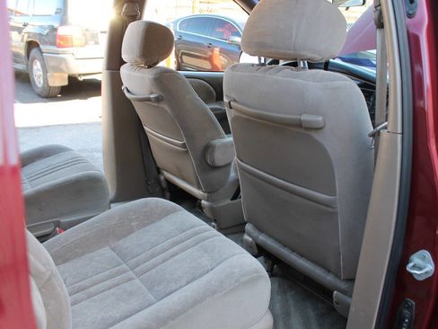 Used 1998 Toyota Sienna LE FWD image 29