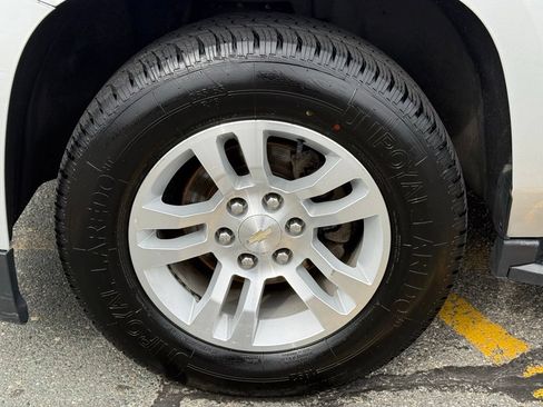Used 2020 Chevrolet Suburban LT AWD/4WD image 10