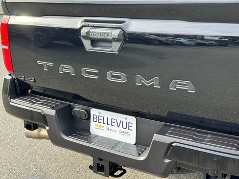 Used 2025 Toyota Tacoma TRD Sport image 16