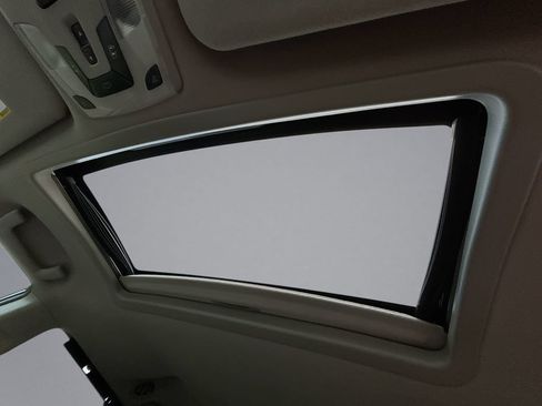 Used 2013 Toyota Sienna XLE FWD image 28