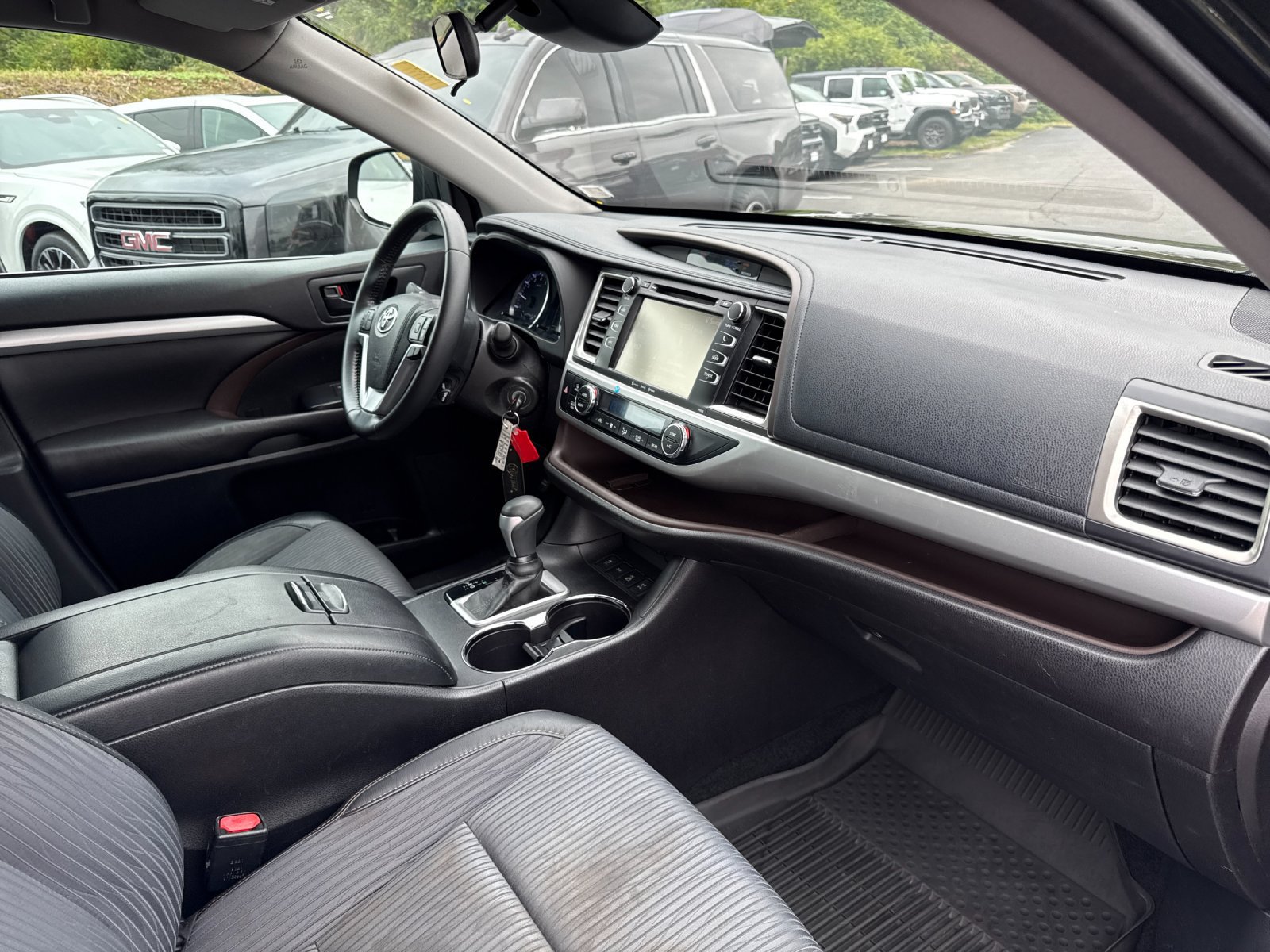 Used 2017 Toyota Highlander Plus AWD/4WD image 26
