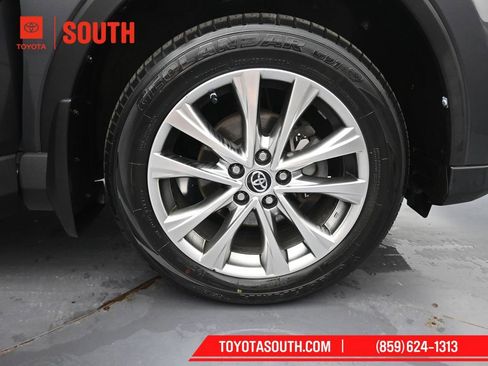 Used 2017 Toyota RAV4 Limited image 29
