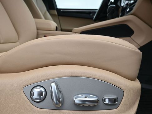 Certified 2026 Porsche Macan AWD/4WD image 15