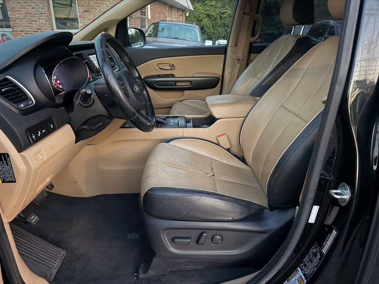 Used 2018 Kia Sedona LX FWD image 14