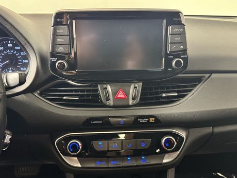 Used 2019 Hyundai Elantra GT FWD image 20