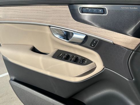 New 2026 Volvo XC90 B6 Plus w/ Protection Package Premier image 17