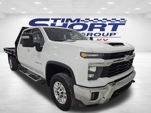Used 2024 Chevrolet Silverado 2500 LT w/ Convenience Package image 3
