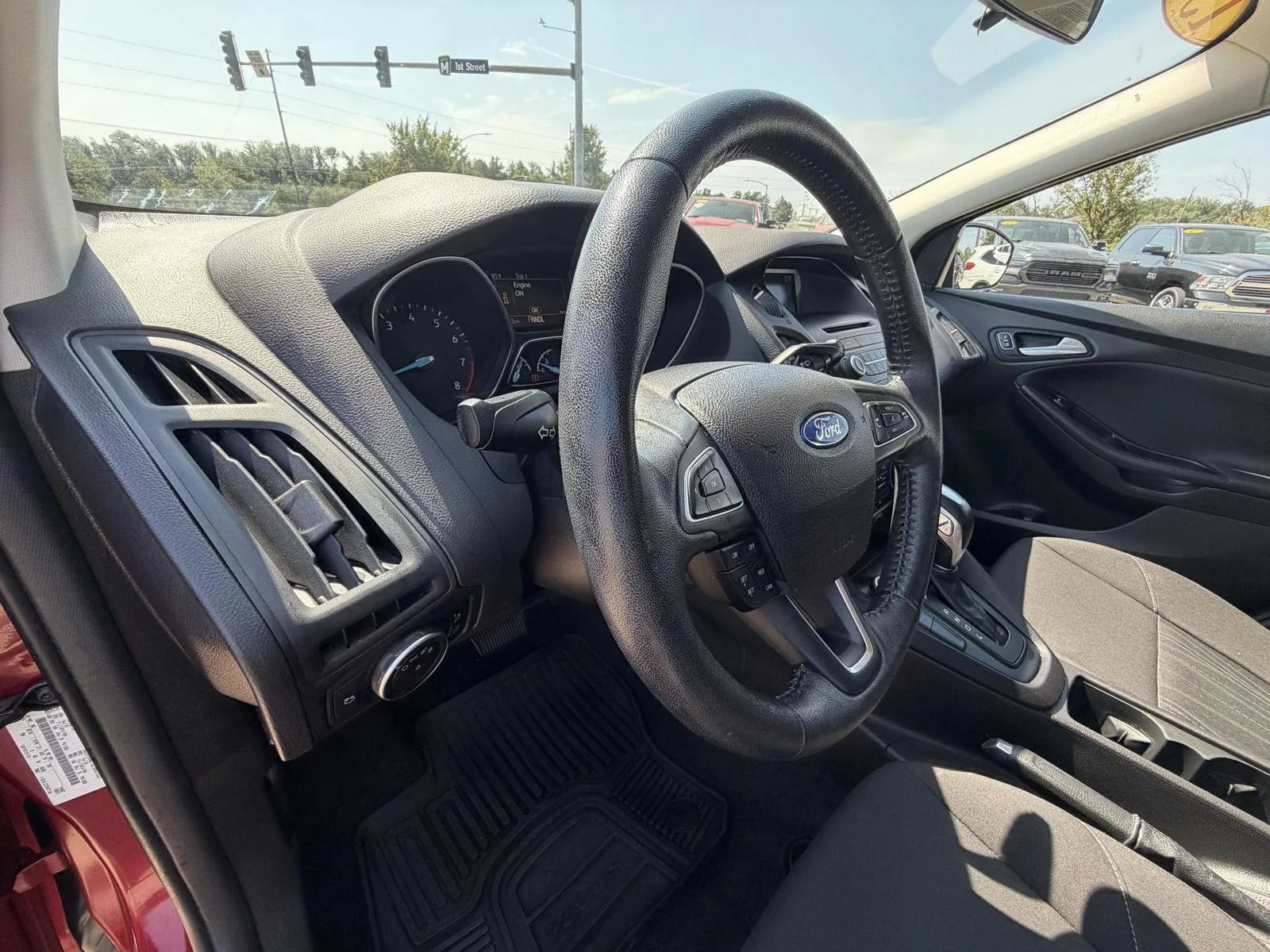 Used 2015 Ford Focus SE w/ SE Cold Weather Package FWD image 11