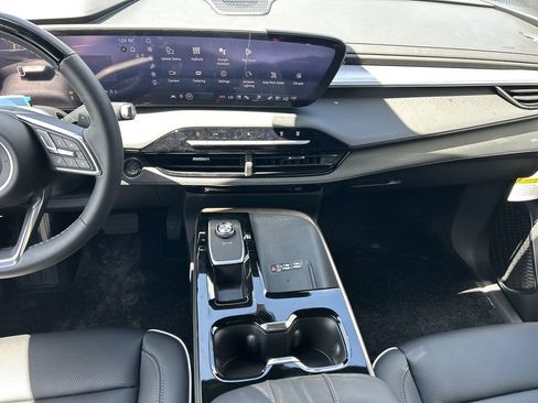New 2026 Buick Enclave Avenir w/ Super Cruise Package FWD image 18