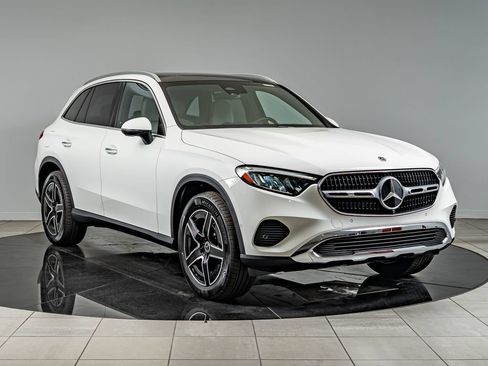 Certified 2026 Mercedes-Benz GLC 300 4MATIC image 3