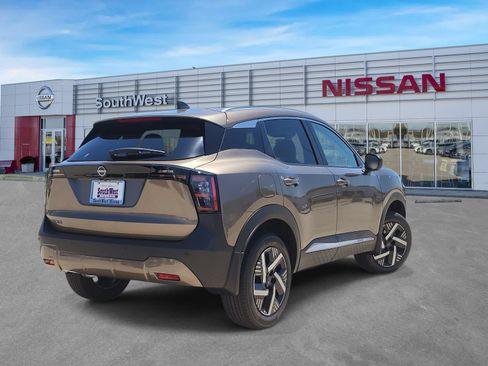 New 2026 Nissan Kicks SV w/ SV Premium Package FWD image 5
