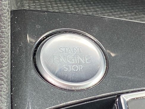 Used 2019 Volkswagen Tiguan SE AWD/4WD image 16