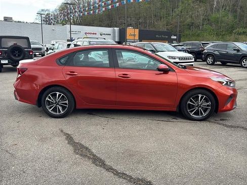 Used 2023 Kia Forte LXS w/ LXS Technology Package FWD image 4