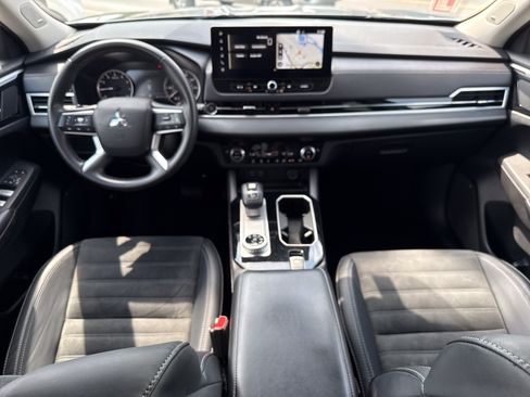 Used 2025 Mitsubishi Outlander SE AWD/4WD image 15