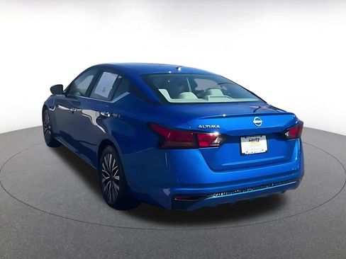 Used 2025 Nissan Altima 2.5 SV image 10