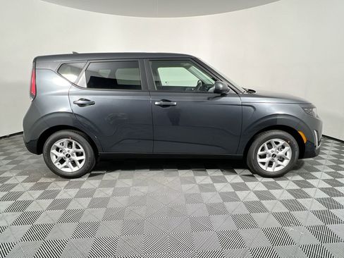 Certified 2025 Kia Soul LX w/ LX Technology Package FWD image 2