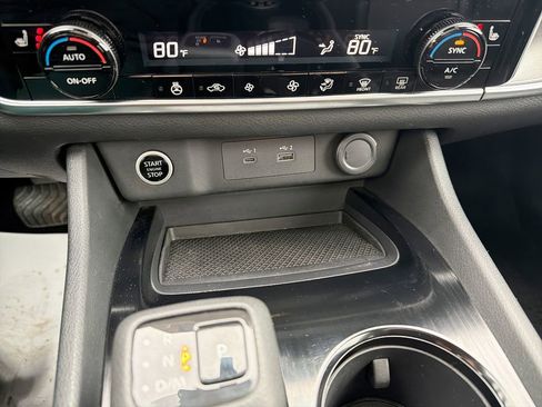 Used 2021 Nissan Rogue SV w/ Premium Package image 27