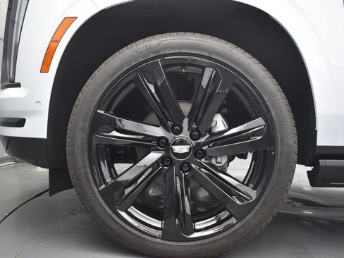 Certified 2026 Cadillac Escalade ESV Sport w/ Touring Package AWD/4WD image 8