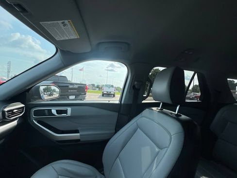 Used 2021 Ford Explorer XLT w/ Equipment Group 202A AWD/4WD image 27