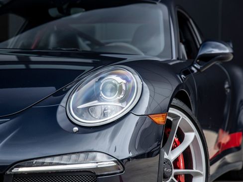 Certified 2015 Porsche 911 GT3 image 17