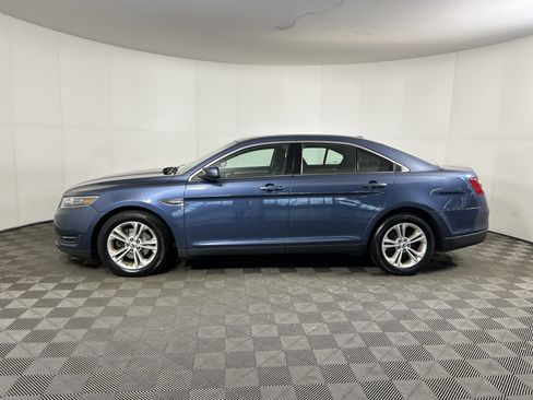 Used 2019 Ford Taurus SEL image 2