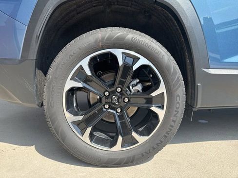 New 2026 Chevrolet Equinox LT w/ LPO, Floor Liner Package AWD/4WD image 9