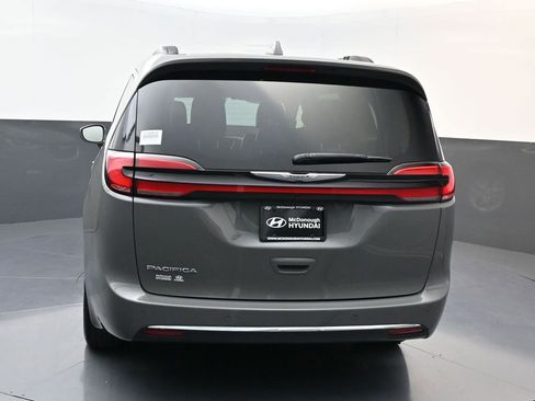 Used 2022 Chrysler Pacifica Touring-L image 7