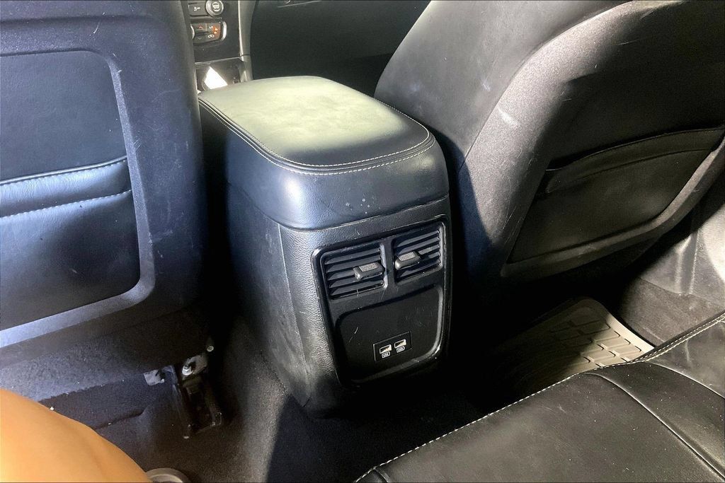 Used 2019 Chrysler 300 S AWD/4WD image 29