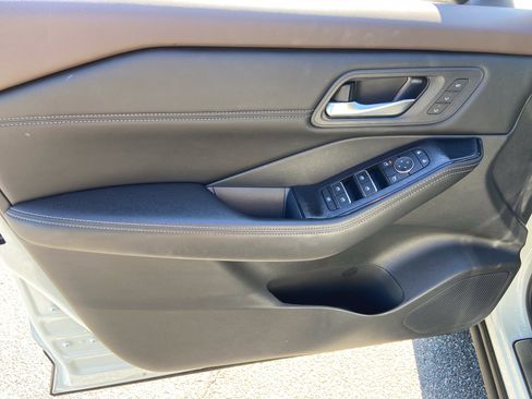 Certified 2023 Nissan Rogue SL w/ SL Premium Package FWD image 9