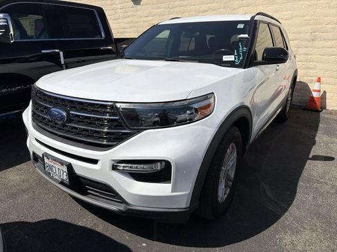 Used 2020 Ford Explorer XLT w/ Equipment Group 202A RWD image 2