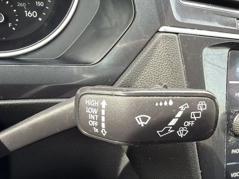 Used 2020 Volkswagen Tiguan SE AWD/4WD image 13