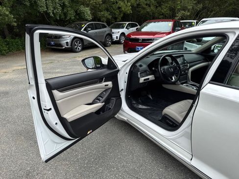 Used 2022 Honda Accord Touring image 12