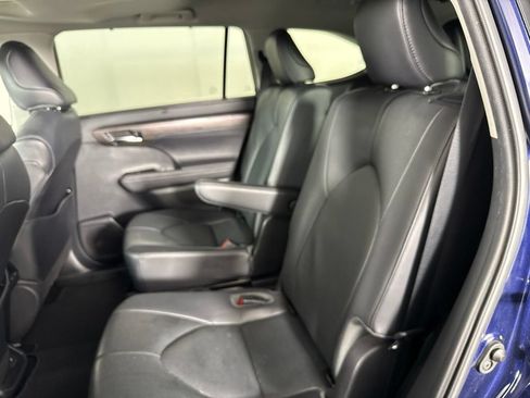 Used 2020 Toyota Highlander Limited FWD image 32