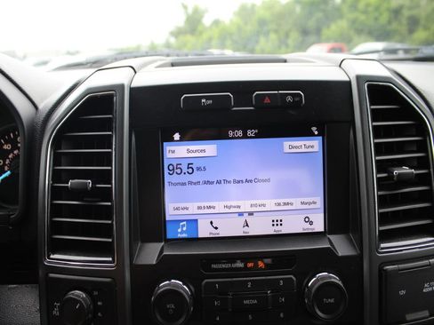 Used 2019 Ford F150 XLT w/ Equipment Group 302A Luxury AWD/4WD image 14
