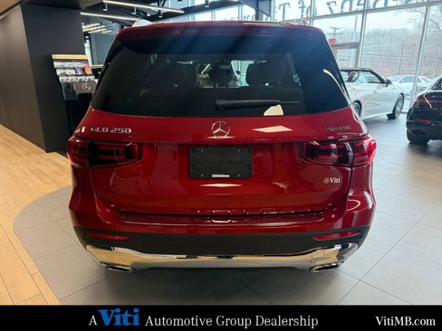 Used 2026 Mercedes-Benz GLB 250 4MATIC image 7