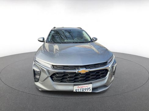 Used 2025 Chevrolet Trax LT image 3