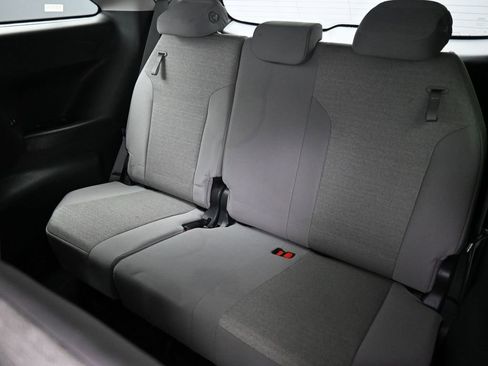 Certified 2025 Toyota Sienna LE image 20