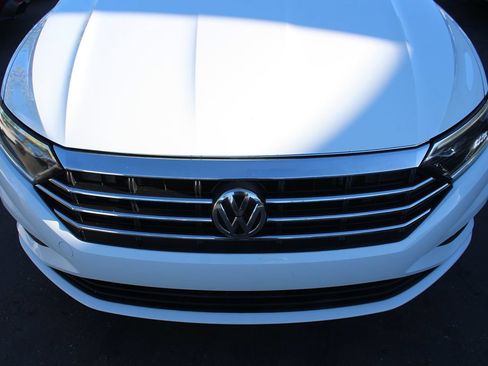 Used 2019 Volkswagen Jetta SEL Premium FWD image 9