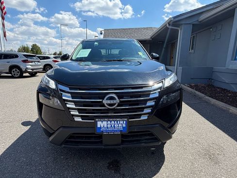 Used 2025 Nissan Rogue SV AWD/4WD image 2