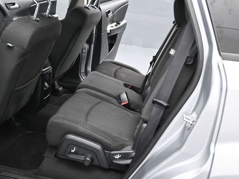 Used 2018 Dodge Journey SE image 17