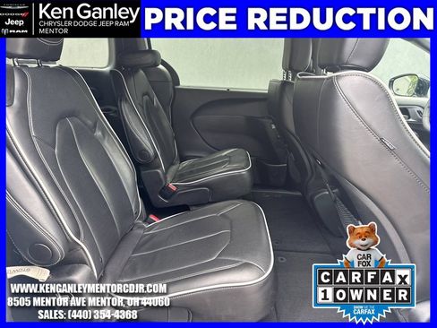 Used 2025 Chrysler Pacifica Limited FWD image 24