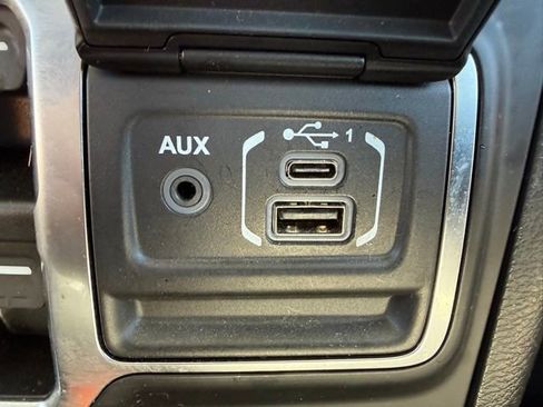 Used 2022 Jeep Gladiator Overland image 26