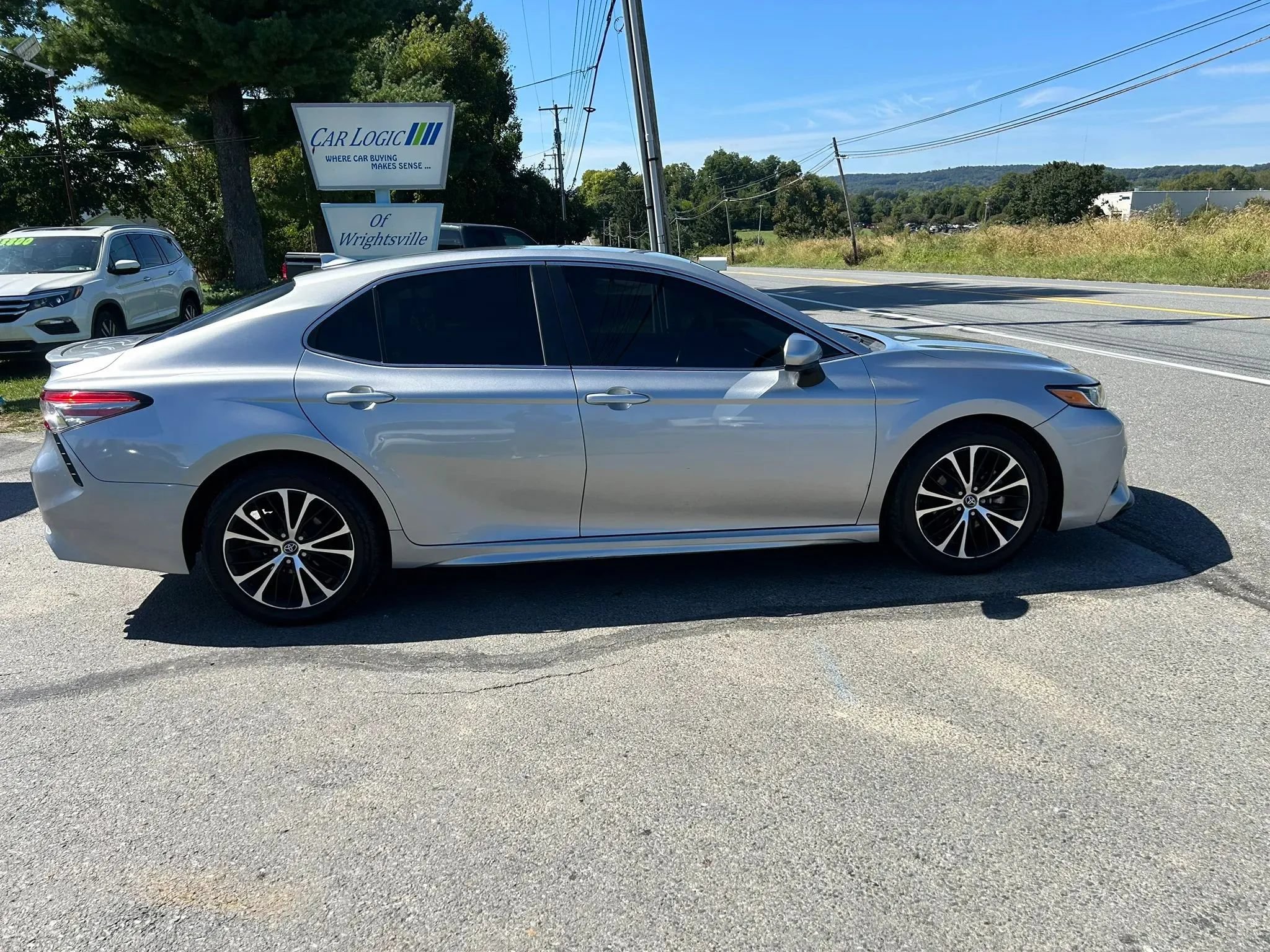 Used 2019 Toyota Camry SE FWD image 10