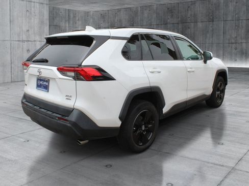 Used 2020 Toyota RAV4 XLE AWD/4WD image 7