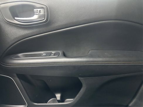 Used 2018 Jeep Compass Latitude w/ Popular Equipment Group image 29