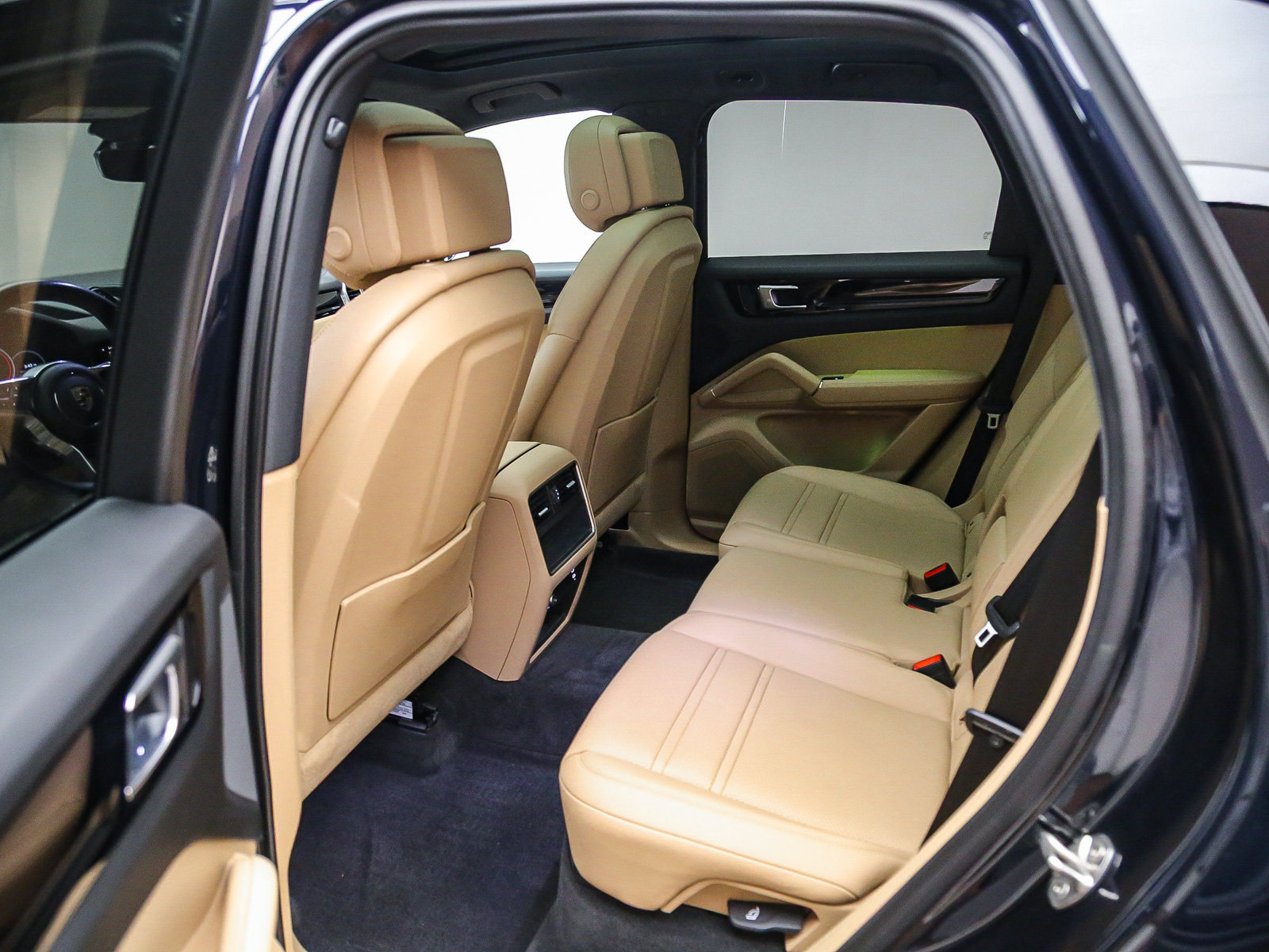 Certified 2023 Porsche Cayenne AWD/4WD image 23