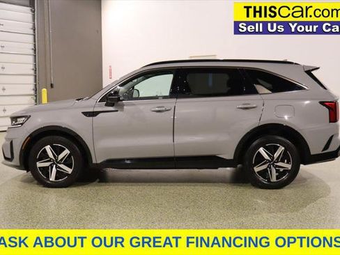 Used 2022 Kia Sorento EX w/ Panoramic Sunroof Package FWD image 5
