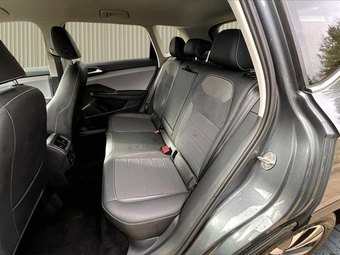 Used 2024 Volkswagen Taos SE image 26